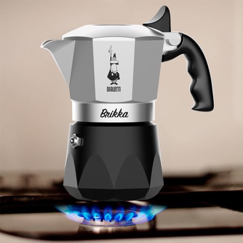 Bialetti Caffettiera New Brikka 2023, 2 Tazze, Espresso Cremoso come al Bar, Non Adatta a Piano Induzione, Manico antiscottatura, Design Elegante, Alluminio