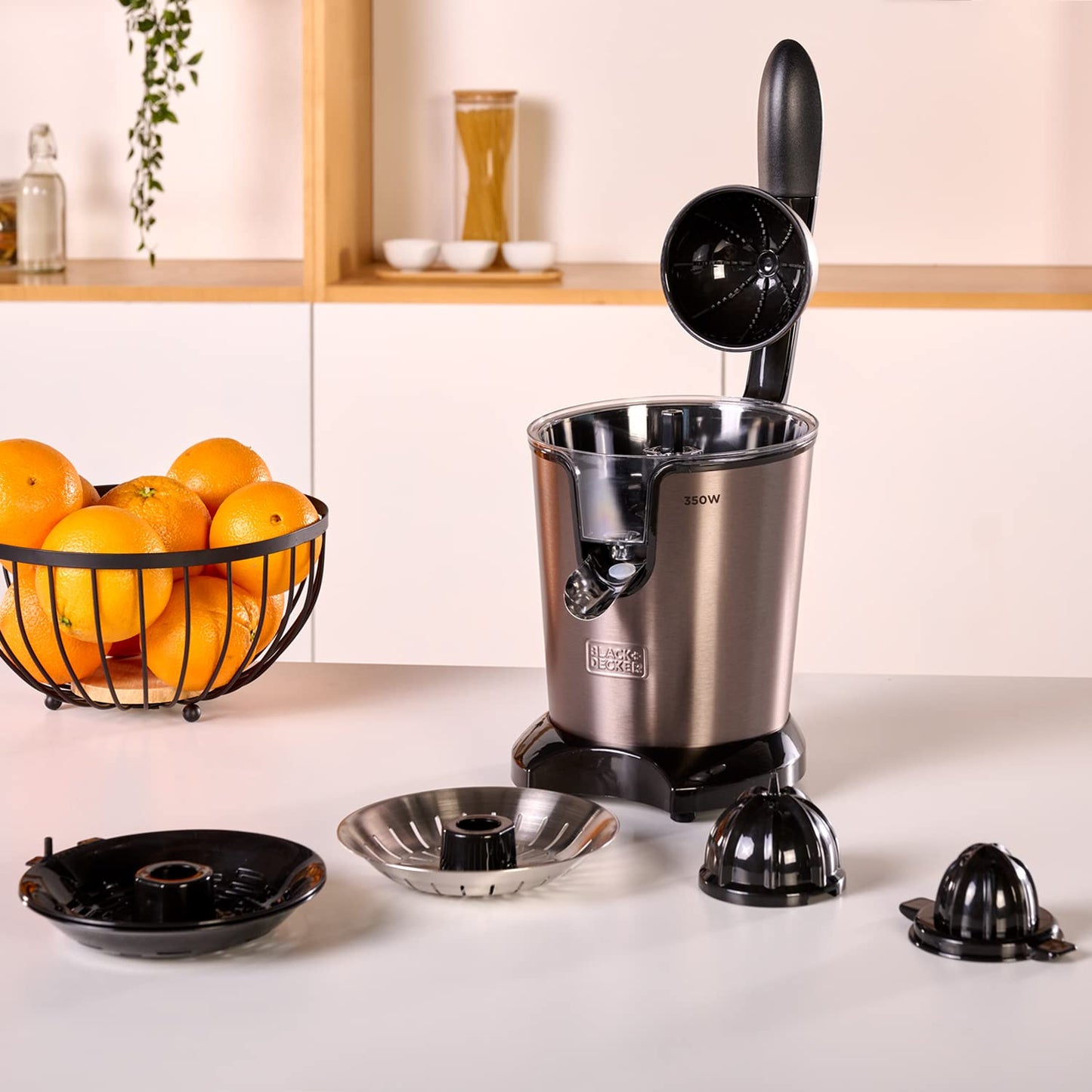 Black+Decker BXCJ350E - Spremiagrumi Elettrico con Leva 350W, Motore AC, Filtro Extra Regolatore della Polpa, 2 Coni di Dimensioni Diverse, Contenitore da 650 ml, Nero Grigio