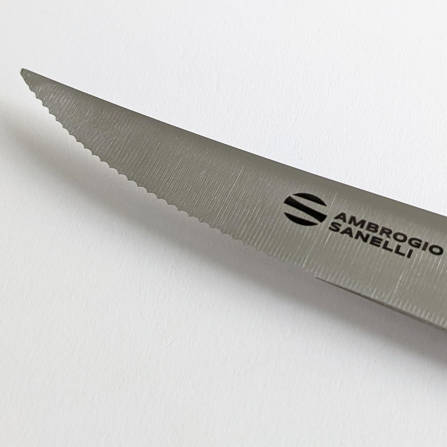 Ambrogio Sanelli, Maitre Set Coltelli Bistecca, 6 Coltelli da Tavola con Lama Mezzo Dentata in Acciaio Inox all'Azoto 11 cm e Manico Ergonomico, Coltelli da Cucina Professionali, Made in Italy