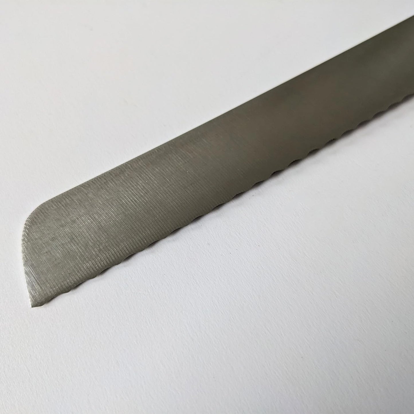 Ambrogio Sanelli, Maitre Coltello Pane, Coltello da Cucina con Lama in Acciaio Inox all'Azoto 23 cm e Manico Ergonomico, Coltelli da Cucina Professionali, Made in Italy