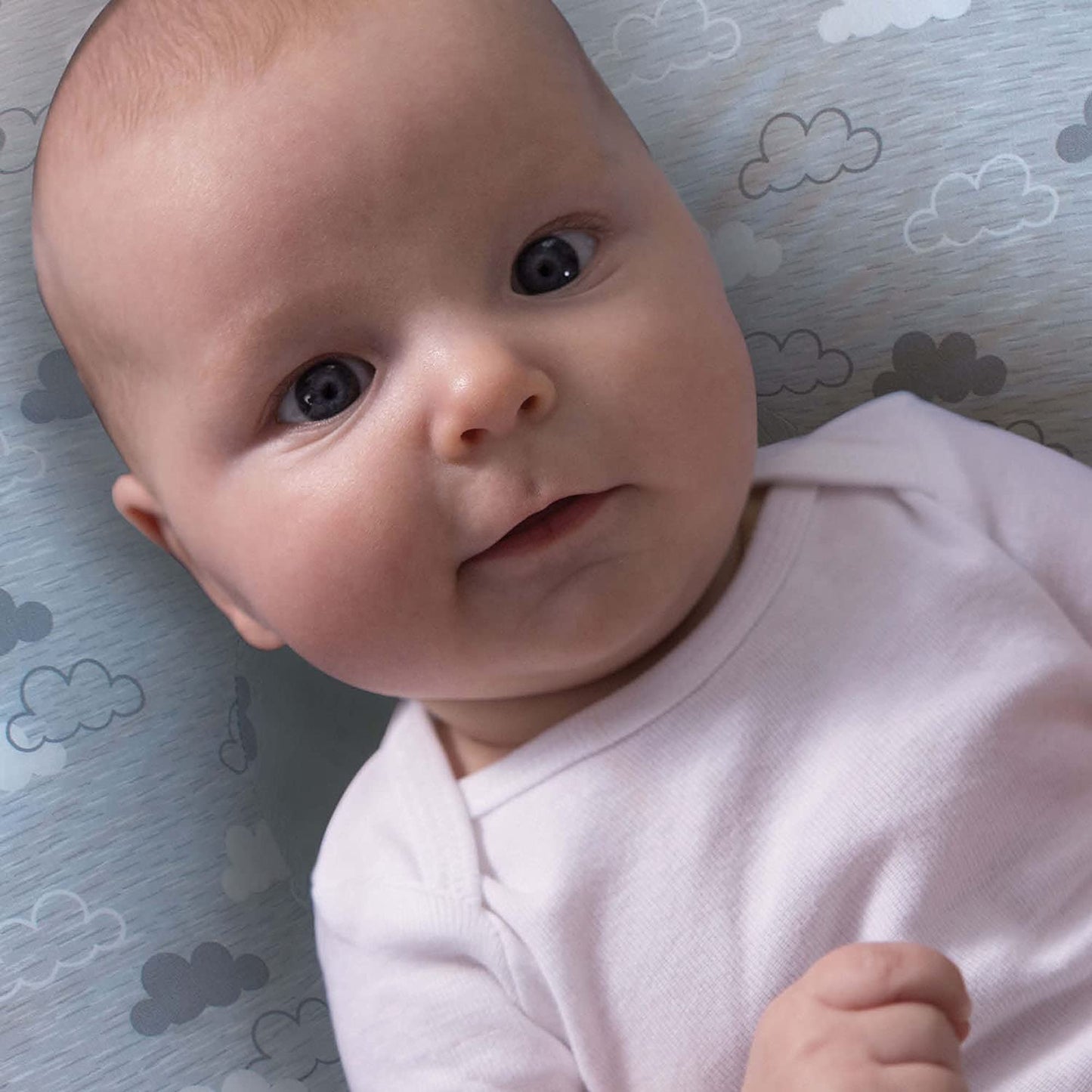 Support d'allaitement Boppy également connu sous le nom de coussin d'allaitement pour les nouveau-nés de 0 mois et plus, forme ergonomique avec soutien pour la mère et le bébé, soutien du nouveau-né pour l'allaitement et l'alimentation au biberon