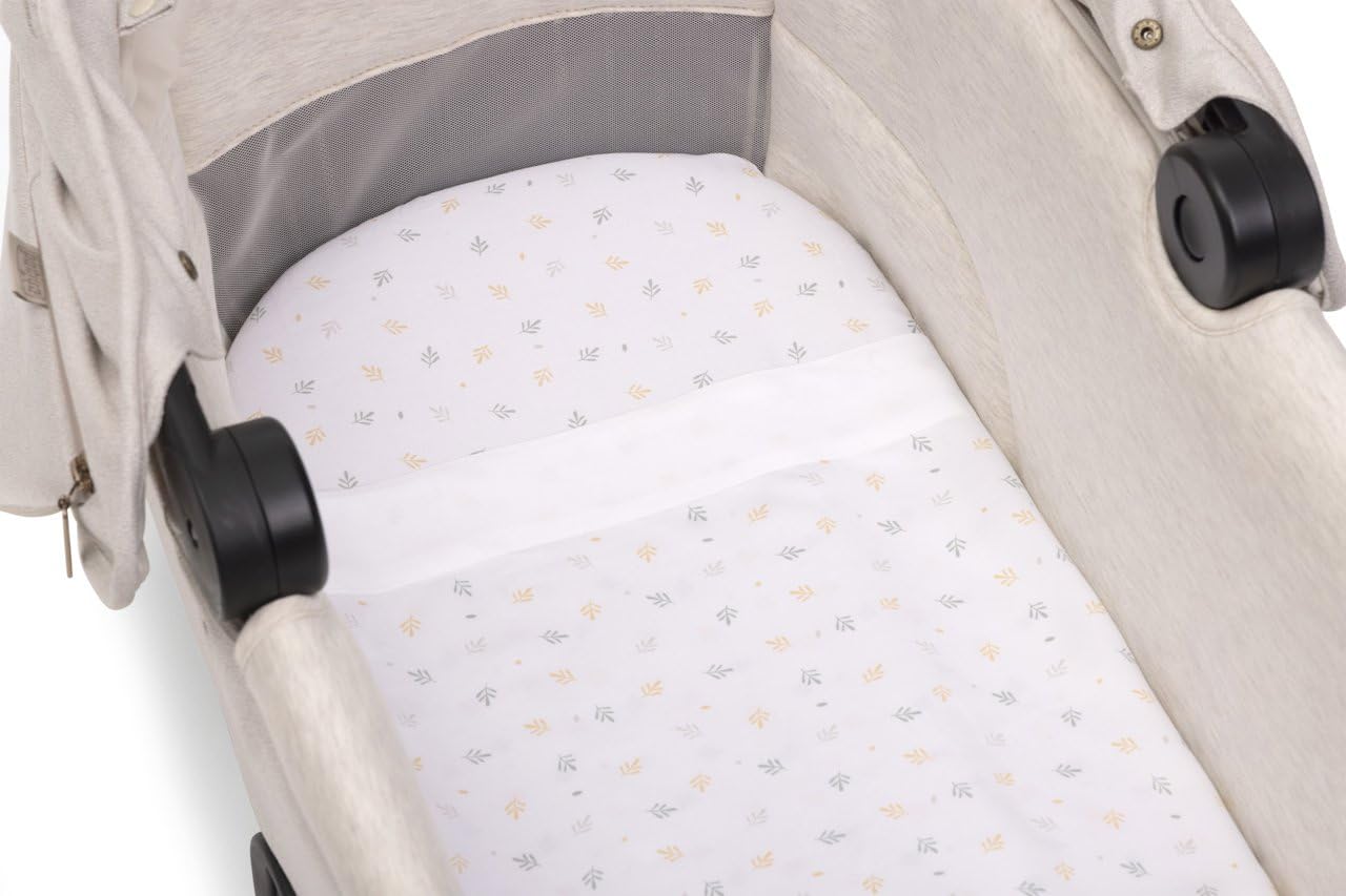 Chicco Set Lenzuola Universali per Navicella, 100% Bambù, Bianco con Motivo Foglie Grigie e Dorate, 36 x 79 cm, Lenzuolo con Angoli e Superiore