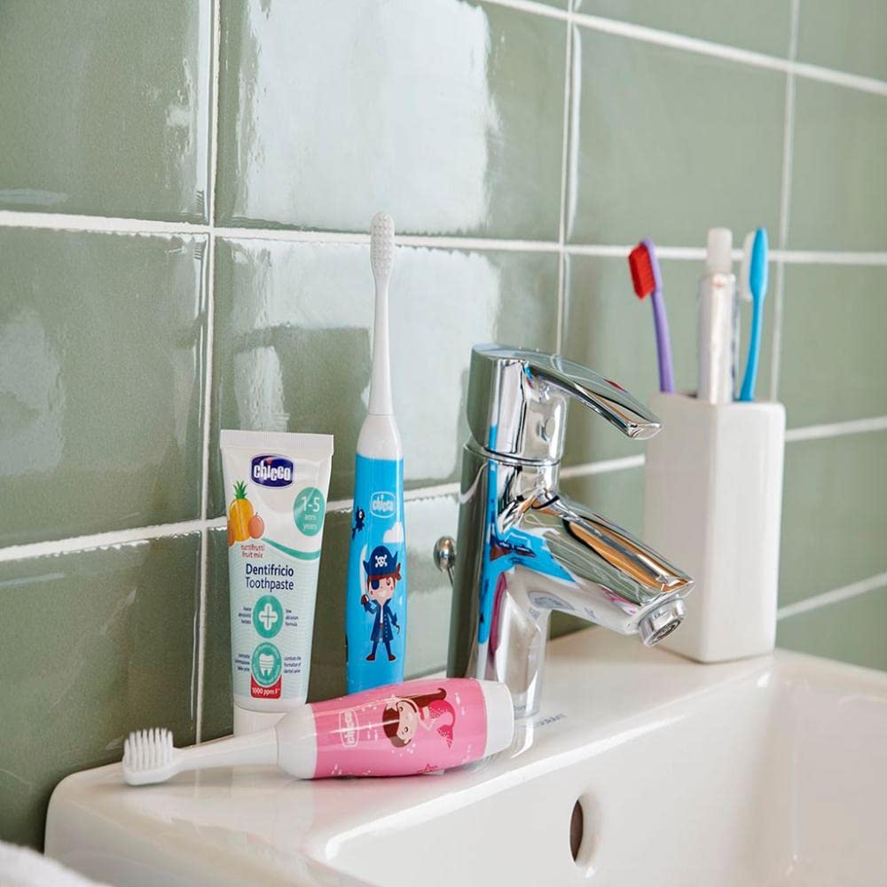 Chicco Spazzolino Elettrico per Bambini, Spazzolino da Denti con Vibrazione Delicata e Setole Morbide, Impugnatura Ergonomica, con Testina di Ricambio e Coprisetole - 3+ Anni, Blu