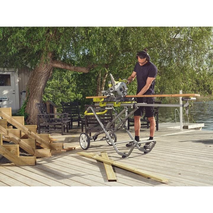 Ryobi R18MS216-0 Troncatrice a Batteria 18V ONE+, Lama 216 mm a 48 Denti in Carburo di Tungsteno, Laser di Precisione, Base in Alluminio, Batteria Non Inclusa