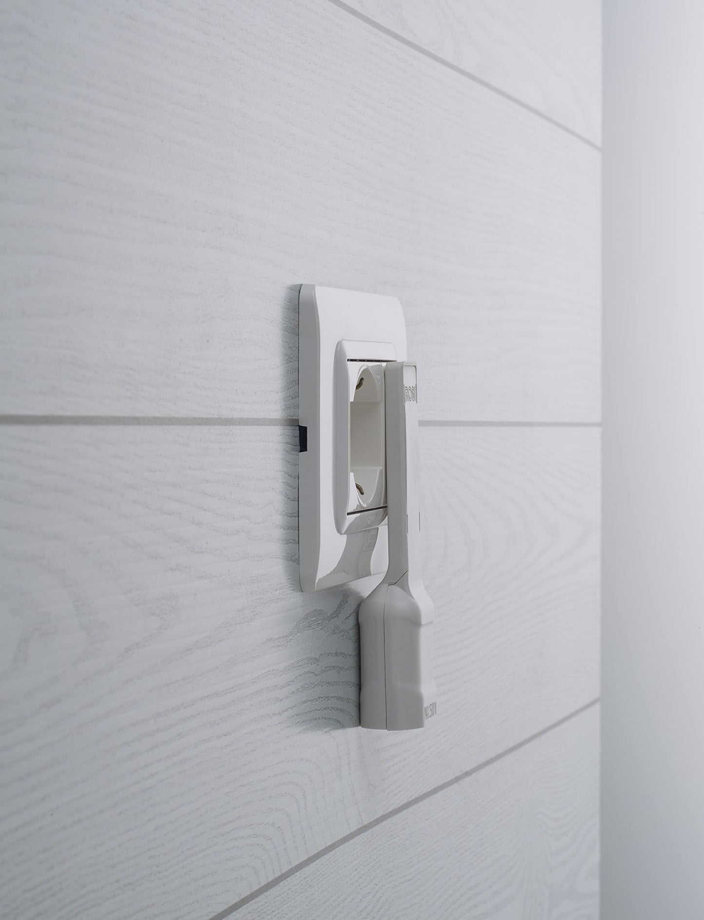 ROSI ADATTATORE ULTRAPIATTO SPINA 16A 2P+T/PRESA 10/16A 2P+T BIANCO SERIE EMILIA FLAT