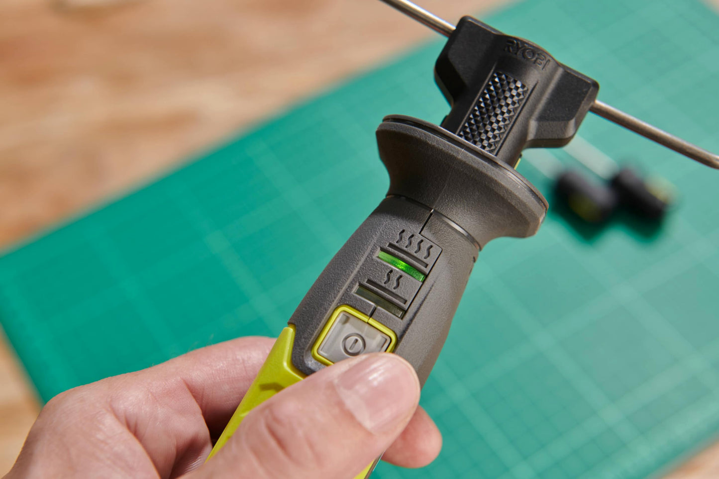 RYOBI RHC4-120G Coupeur à chaud pour polystyrène rechargeable avec batterie 4V