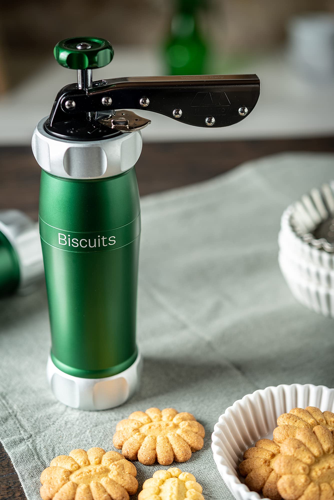 Marcato Sparabiscotti, Siringa per Dolci, Macchina per Biscotti fatti in casa, Accessorio da Pasticceria, in Alluminio Anodizzato, Grandezza Biscotto Regolabile, 20 Trafile Incluse. Colore: Verde