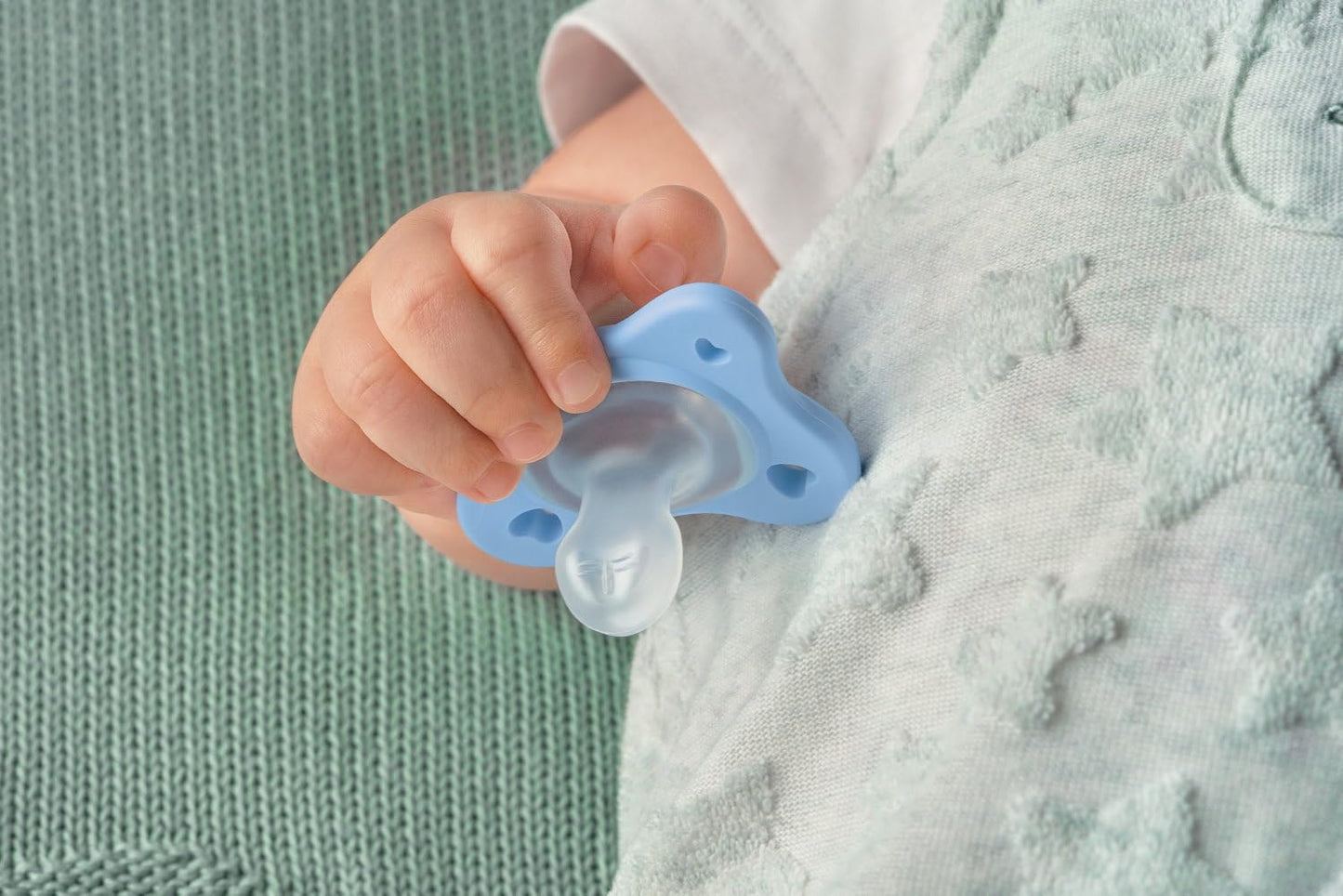 Chicco Gommotto Dual Soft, Ciuccio in Silicone 2-6 Mesi, Bicolore, Set di Gommotti con Doppia Morbidezza, Supportano la Respirazione e Favoriscono il Corretto Sviluppo della Bocca, 2 Pezzi, Bimbo