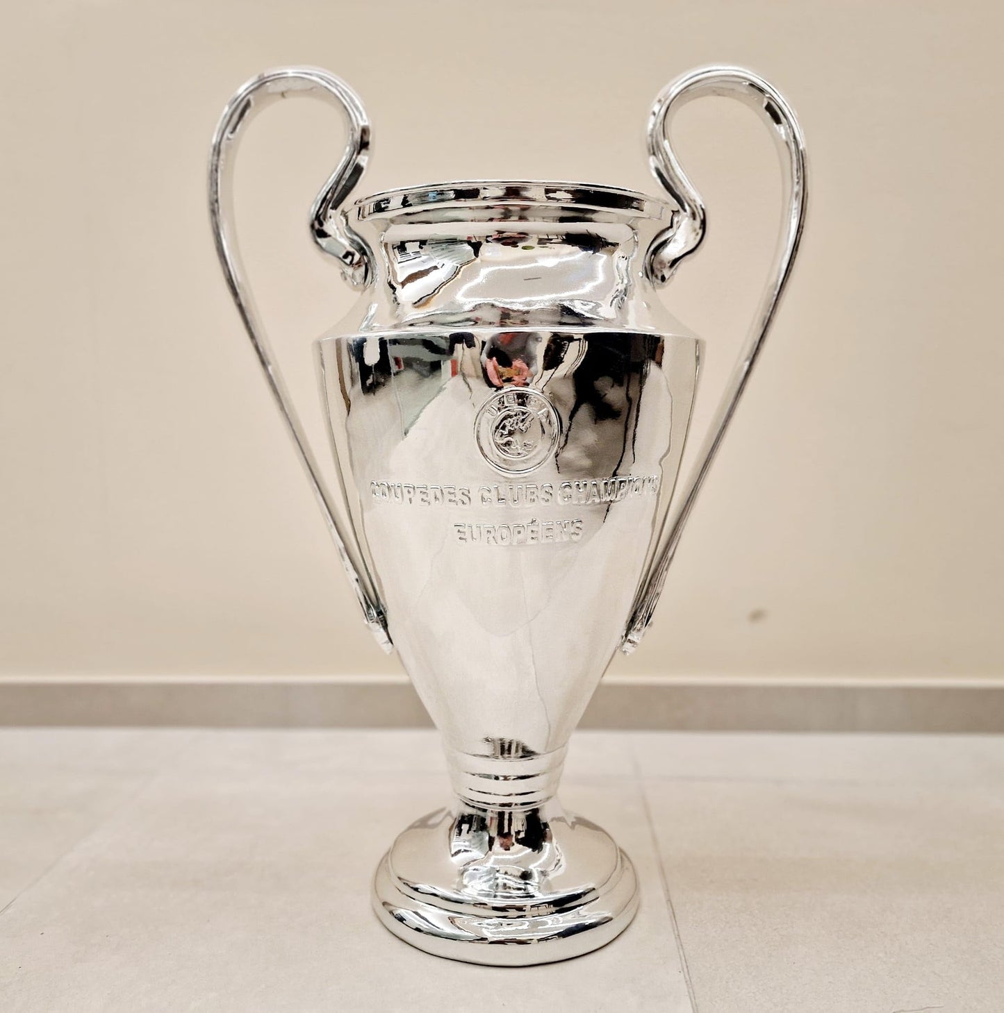 Trophée de la Ligue des Champions 2023 | Reproduction Trophée Coupe des Champions en Résine 77 cm avec Gravure des Equipes Gagnantes
