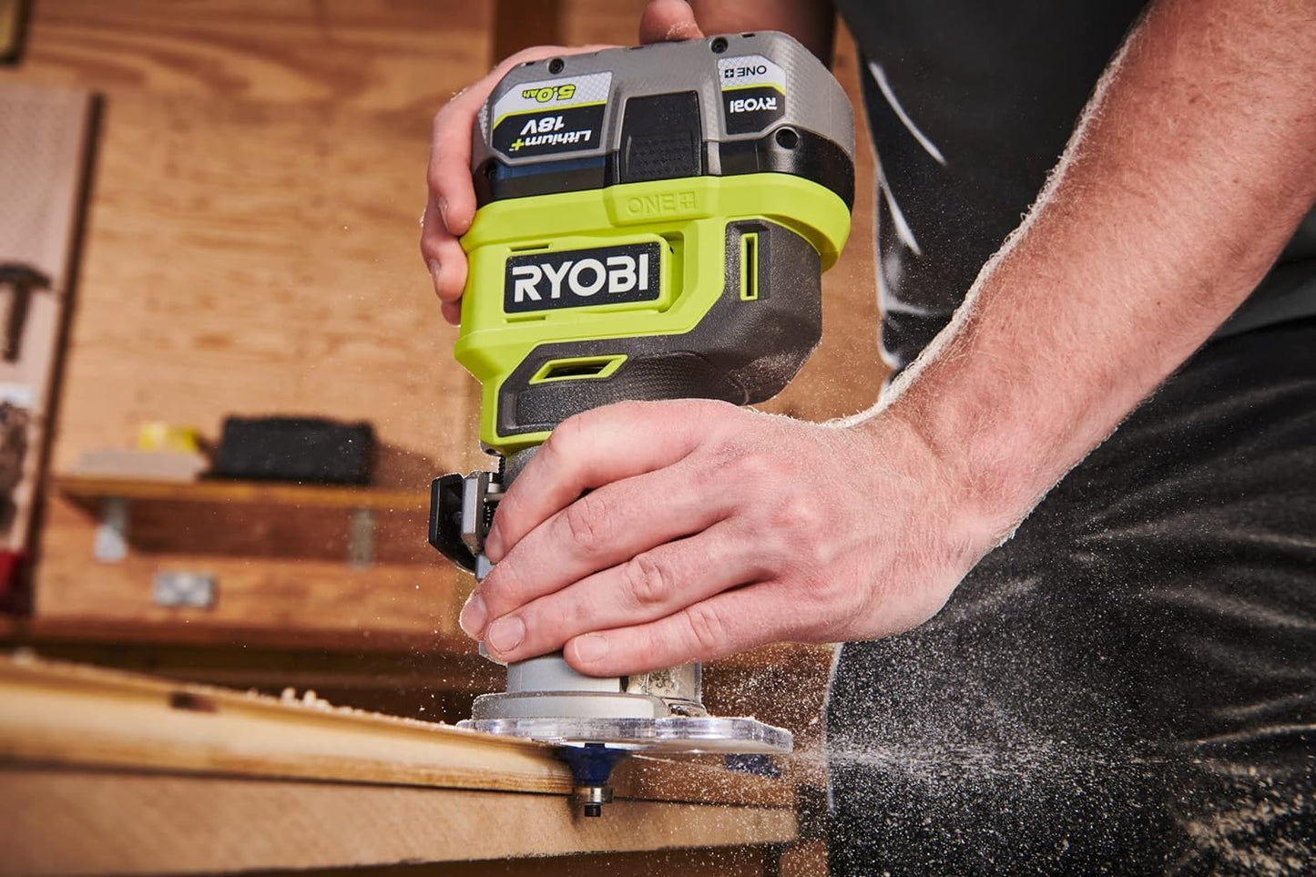 Ryobi RTR18-0, tondeuse à batterie 18 V One+, défonceuse à bois avec lumière LED et accessoires inclus, 20 000-30 000 tr/min, réglage de la profondeur de travail, batterie non incluse
