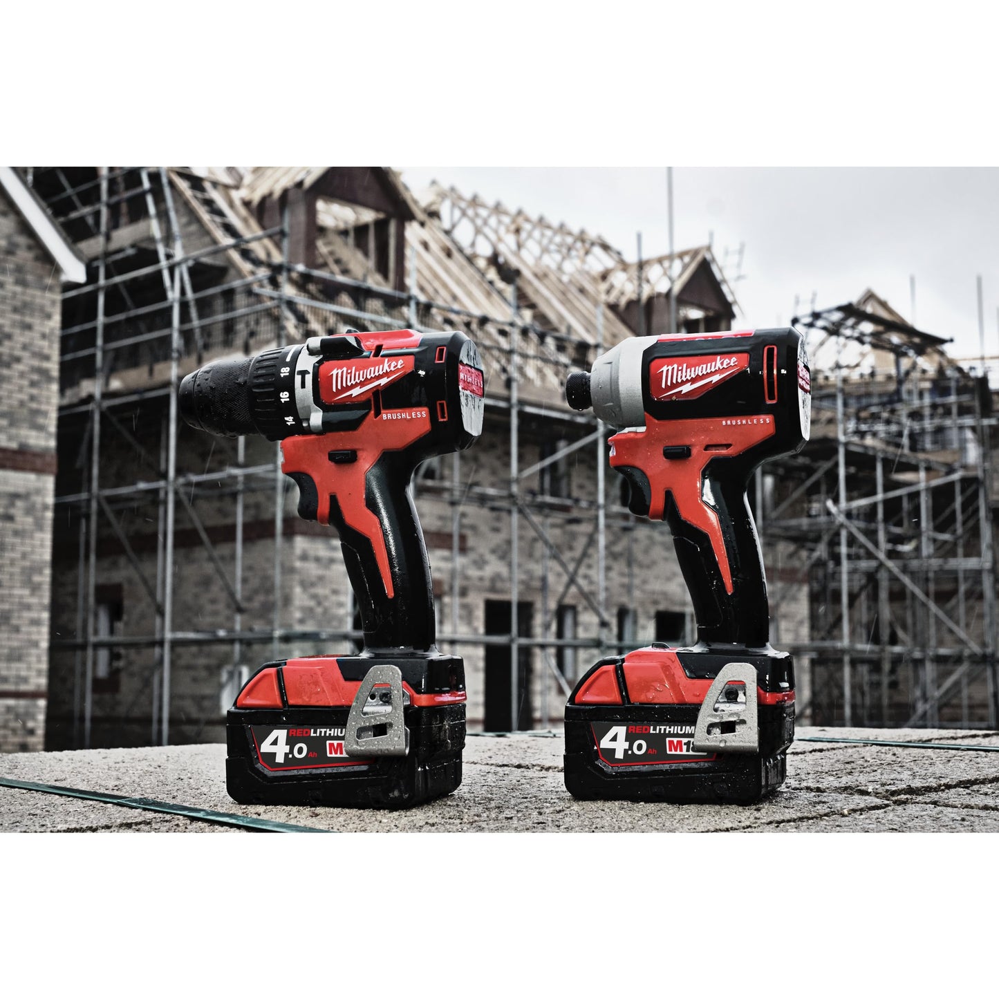 MILWAUKEE M18CBLPD-202C | Trapano a percussione compatto 18V Brushless, con 2 Batterie da 2,0Ah M18™