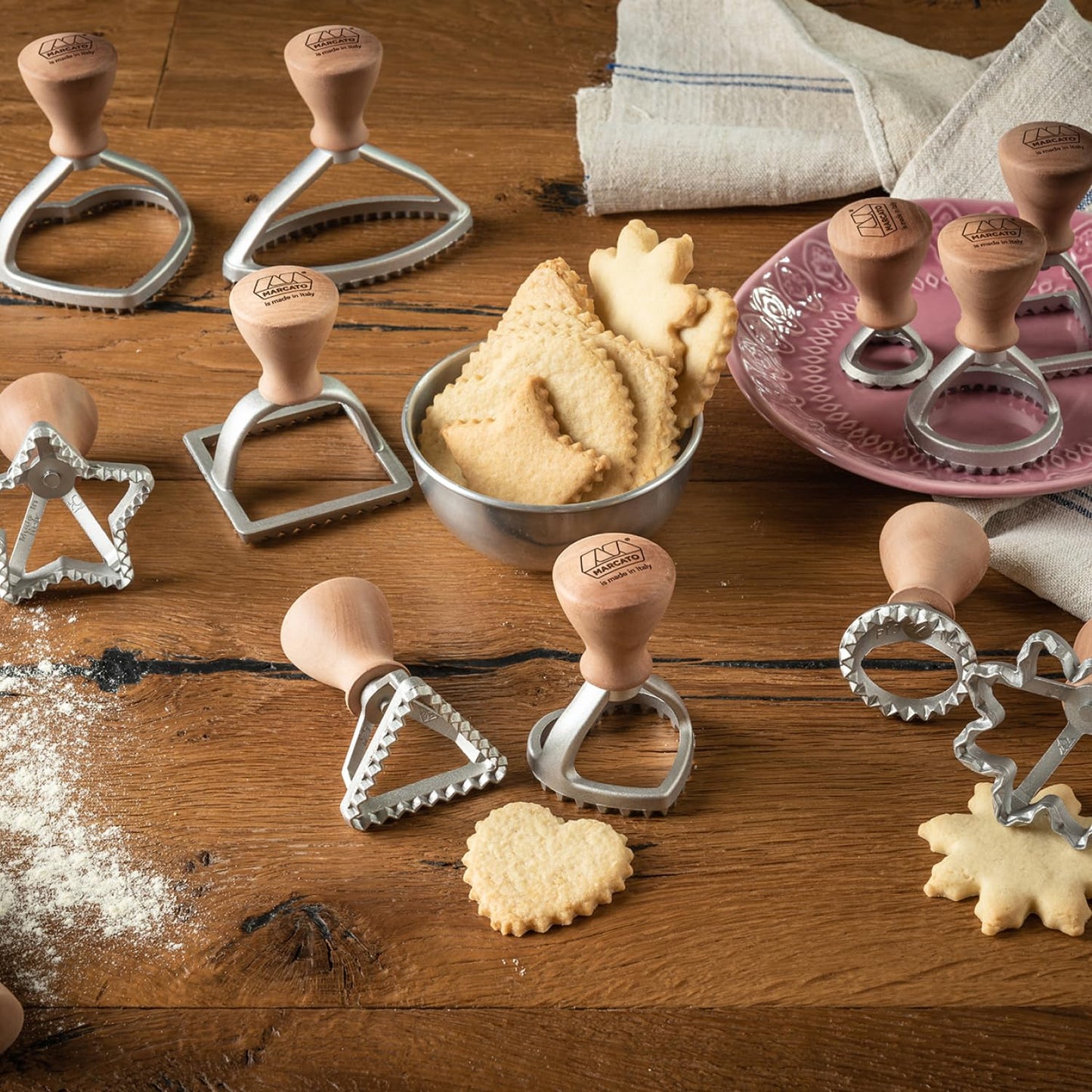 Marcato Kit Stampi per Ravioli e Biscotti, Forme per Ravioli, Formine per Biscotti, in Legno Massello e Alluminio Prossofuso, Stampino Rotondo da 58 mm + Stampino Quadrato da 58 mm. Modello: Raviolè