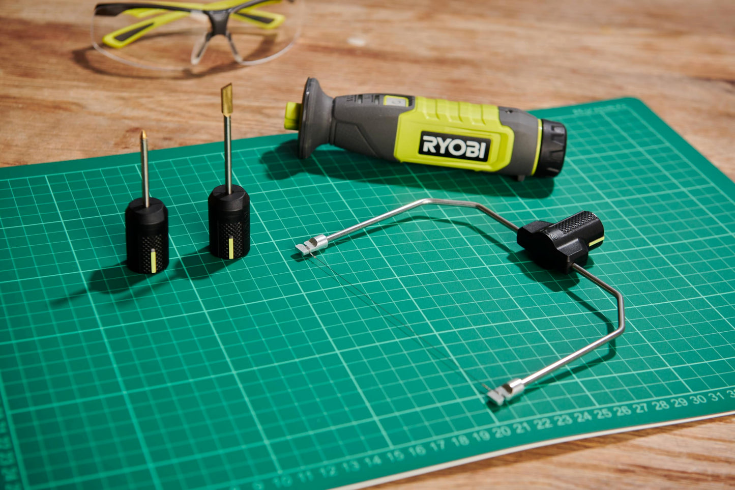RYOBI RHC4-120G Coupeur à chaud pour polystyrène rechargeable avec batterie 4V