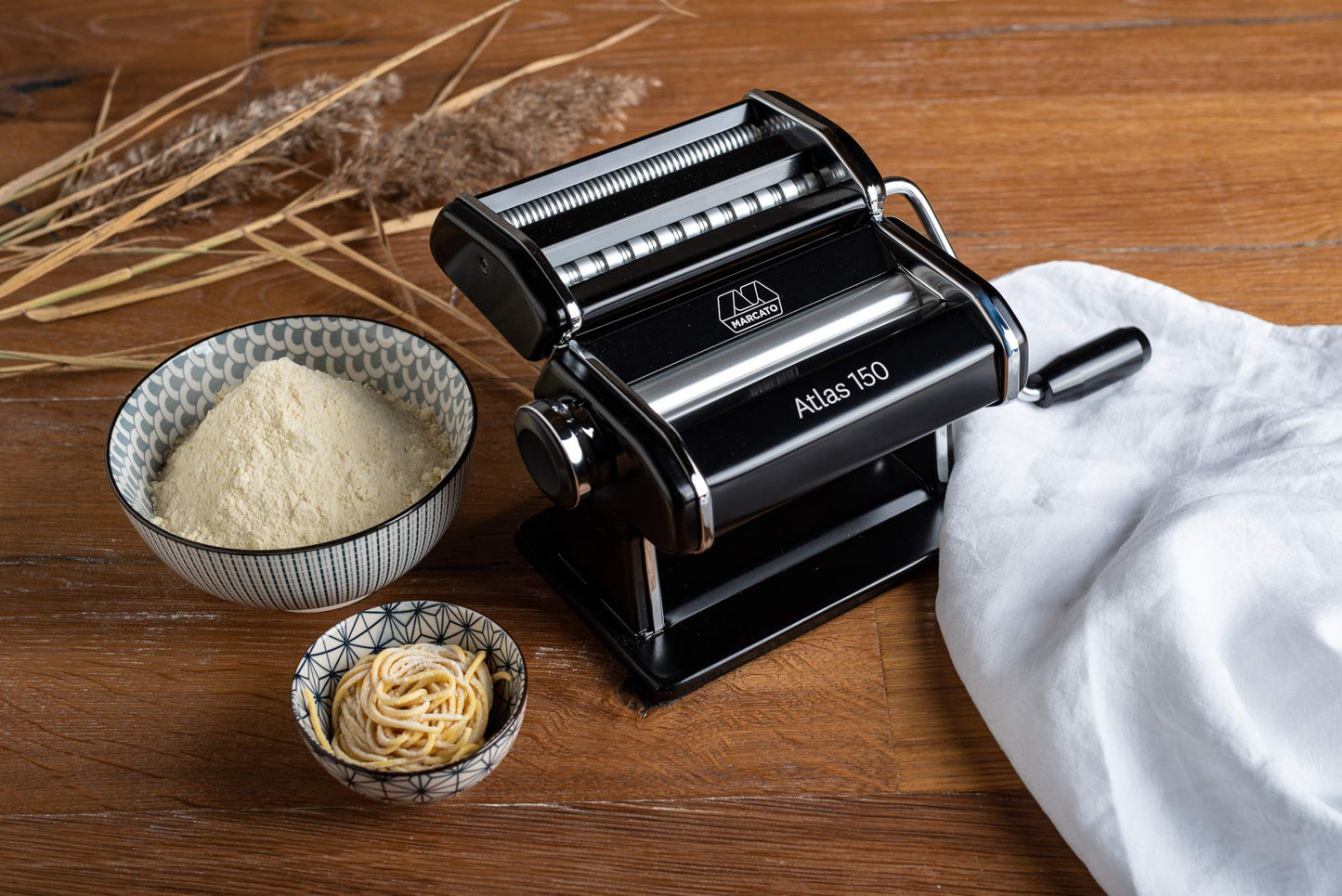 Marcato Macchina per la Pasta Atlas 150, Nera, Alluminio Anodizzato, per Lasagne, Fettuccine, Tagliolini, Compatibile con 11 Formati Extra.