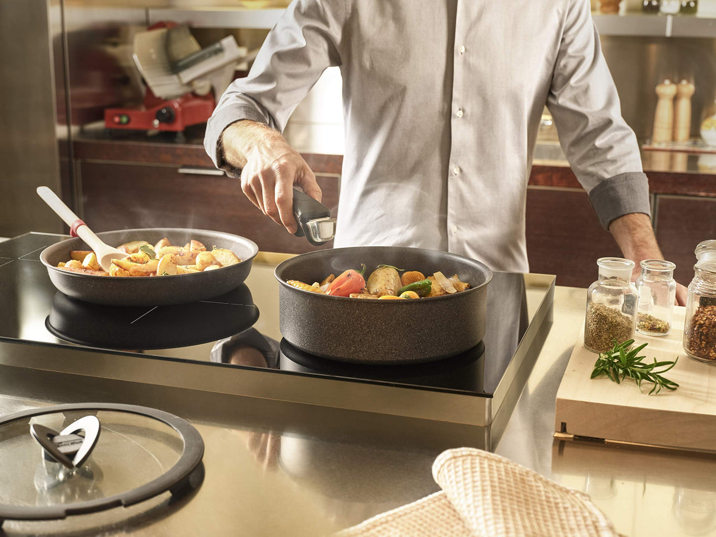 Lagostina Set di Pentole e Padelle Antiaderenti in Alluminio per Induzione, Gas e Forno, 10 Pezzi, Batteria con Casseruola Fonda, Padella, Tegame, Wok, 4 Coperchi, 2 Manici Amovibili