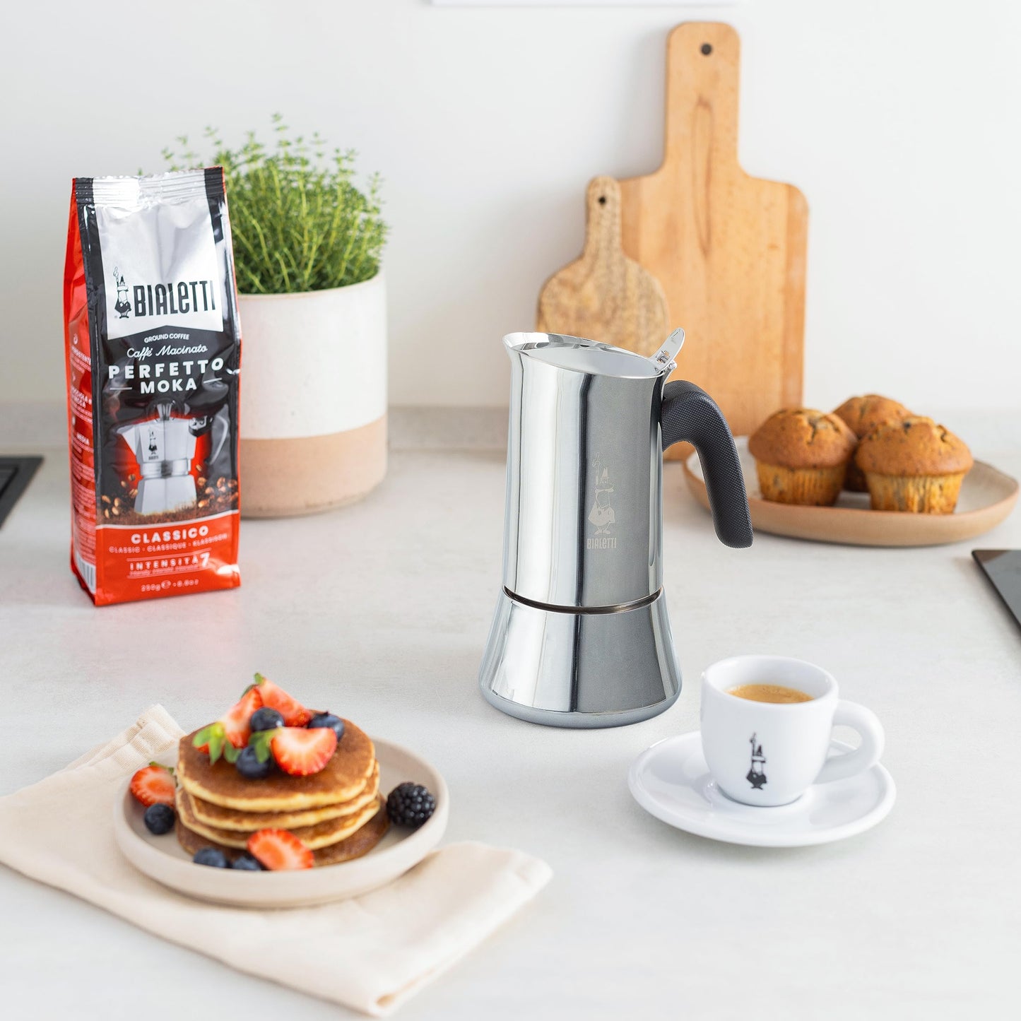 Bialetti Venus - Caffettiera ad induzione, Acciaio inossidabile, Adatta a tutti i tipi di piatti, 4 tazze da caffè (170 ml), Argento