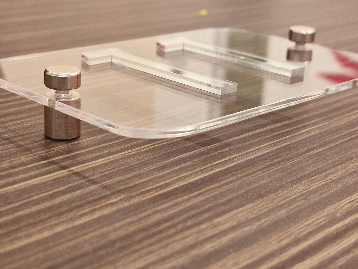 Targa con Numero Civico in Plexiglass Trasparente 15x10 cm, Numeri Specchiati per Esterno e Interno Moderno Elegante | Spessore 3mm. Distanziatori da 25mm Inclusi | Targa Civica di Design