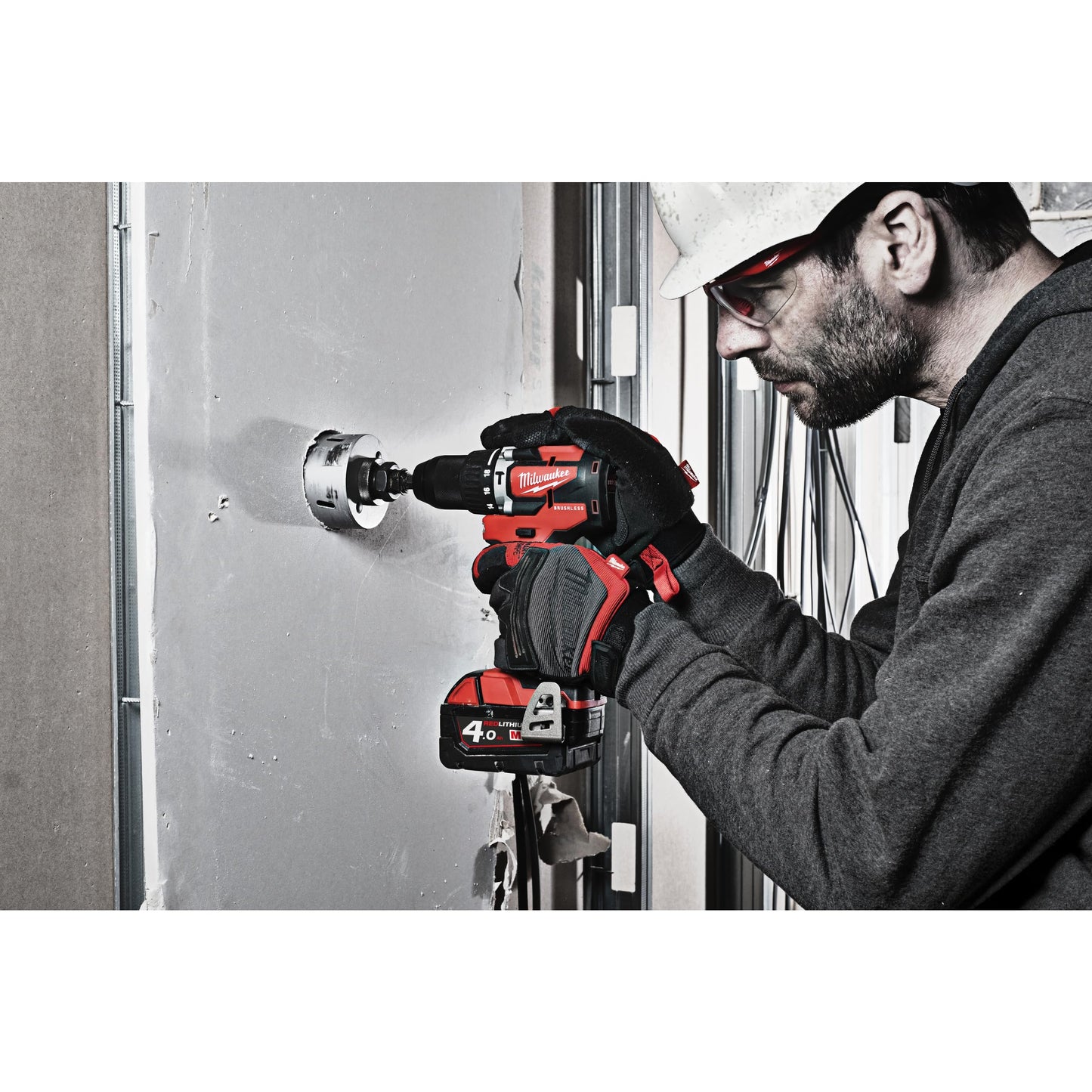 MILWAUKEE M18CBLPD-202C | Trapano a percussione compatto 18V Brushless, con 2 Batterie da 2,0Ah M18™