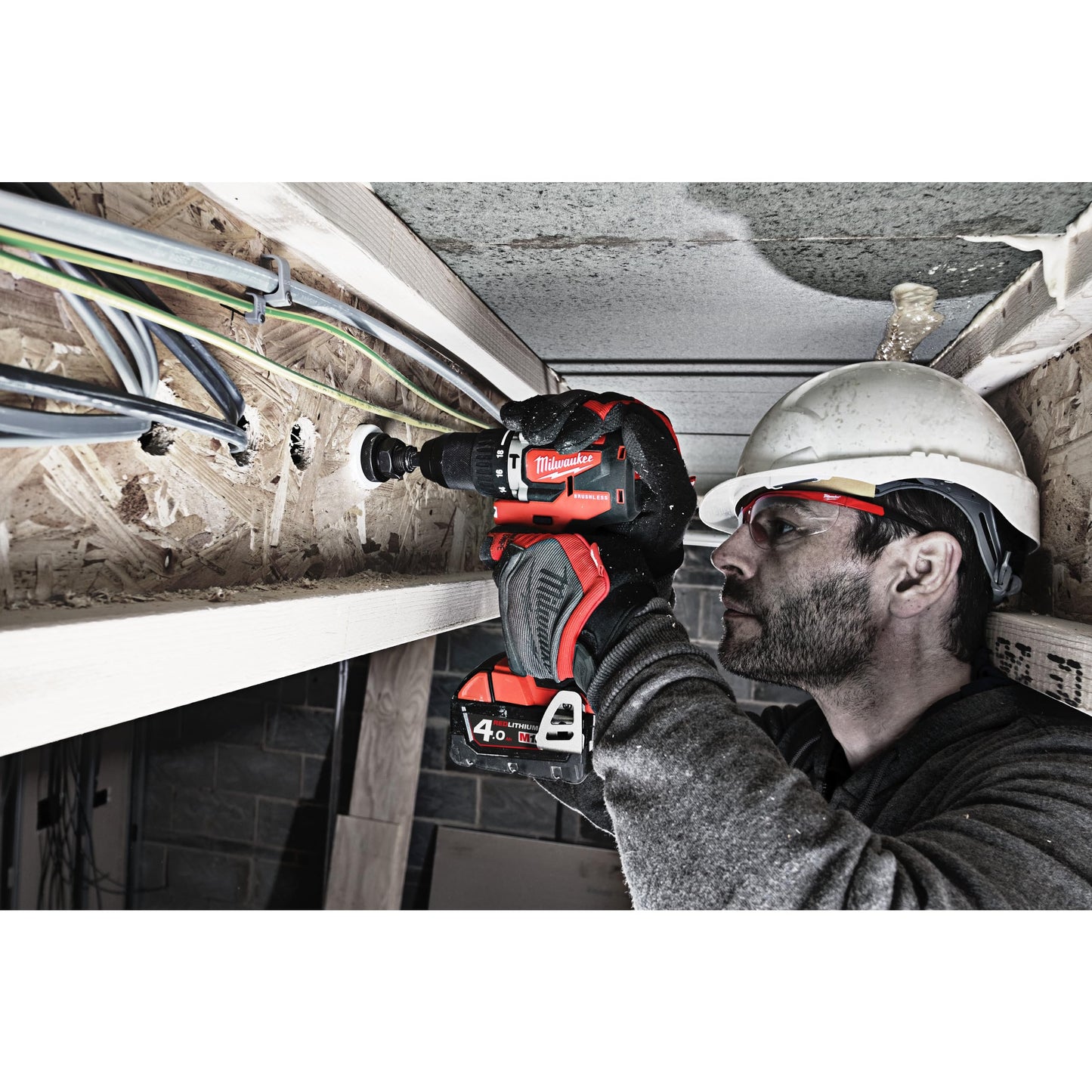 MILWAUKEE M18CBLPD-202C | Trapano a percussione compatto 18V Brushless, con 2 Batterie da 2,0Ah M18™