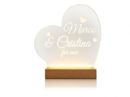 Lampada LED Personalizzata Forma Cuore con Nome in Plexiglass Trasparente, 25 cm, Base in Legno, Cavo Alimentazione USB, Incisione Testo