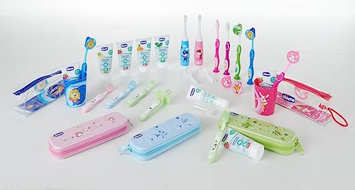 Chicco Spazzolino Da Denti, Con Setole Fini, Spazzolino Per Bambini, Spazzolino Delicato, Testina Con Pulisci Lingua, Ergonomico Con Presa Antiscivolo, Colori assortiti, Bimba, 3-6 Anni