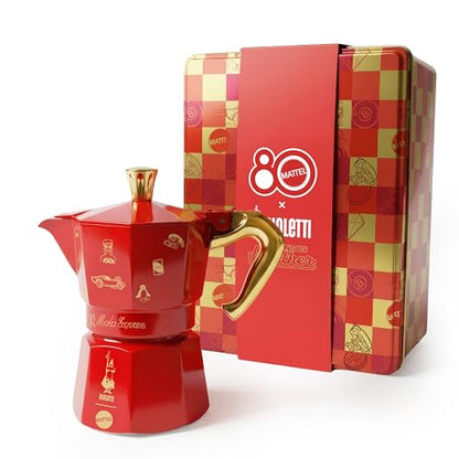 Bialetti Moka Express da 3 Tazze (130ml) Edizione Mattel® Ottantesimo, Caffettiera da Collezione con Latta Celebrativa – Prodotto in Alluminio, Non Adatta all’Induzione, Rossa