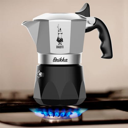 Bialetti Caffettiera New Brikka 2023, 2 Tazze, Espresso Cremoso come al Bar, Non Adatta a Piano Induzione, Manico antiscottatura, Design Elegante, Alluminio