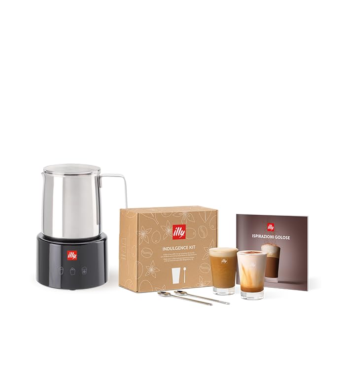 ILLY Milkfrother | Montalatte Elettrico + Indulgence Kit, Un set con 2 Bicchieri in vetro illy, due Cucchiaini in Acciaio inox di Design e un Ricettario di Ricette Caffè