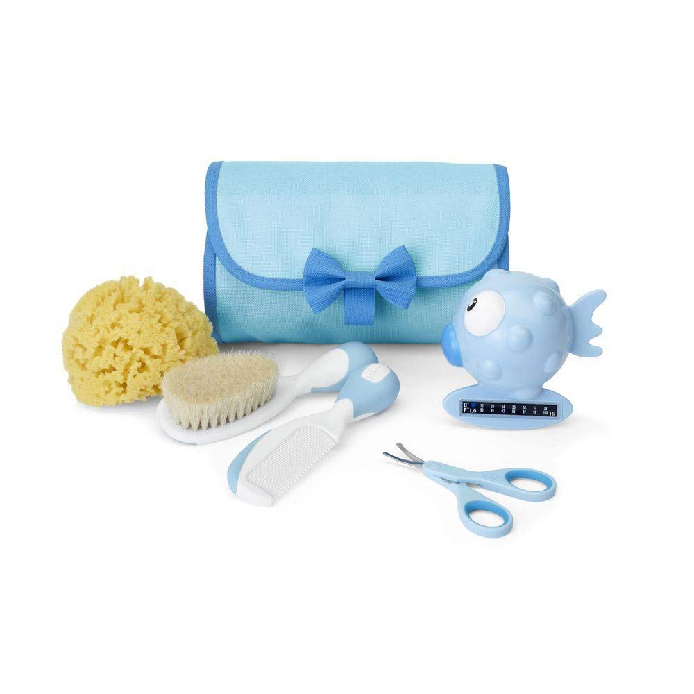Chicco Set Igiene Per La Cura Dei Bambini, Composto Da Un Pettine, Una Spazzola Morbida, Termometro, Guanto Da Bagno In Spugna E Un Paio Di Forbici, Azzurro