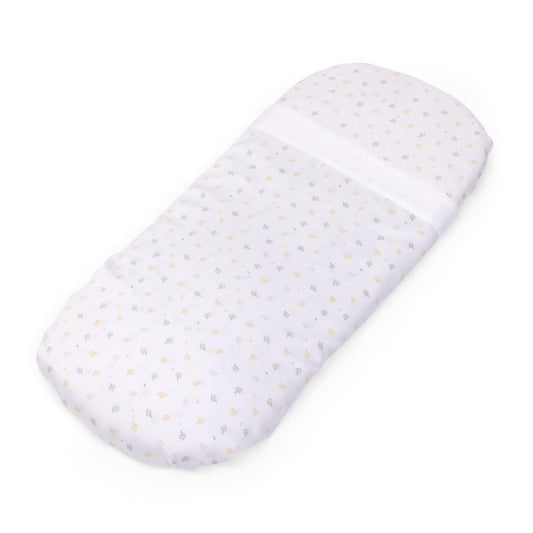 Chicco Set Lenzuola Universali per Navicella, 100% Bambù, Bianco con Motivo Foglie Grigie e Dorate, 36 x 79 cm, Lenzuolo con Angoli e Superiore