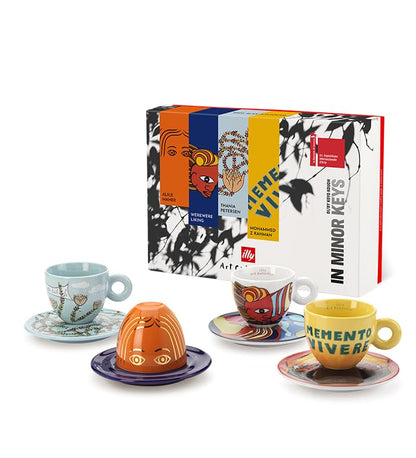 illy ART COLELCTION 25787 Tazze Biennale 2026, 4 Tazzine da Cappuccino Numerate e Firmate Maher, Werewere, Petersen e Rahman