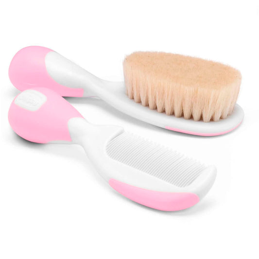 Chicco Set Spazzola e Pettine Capelli per Bambini, Spazzola Neonati con Morbide Setole Naturali, Pettine con Punte Arrotondate, Impugnatura Antiscivolo - Accessori Neonato 0+ Mesi, Rosa