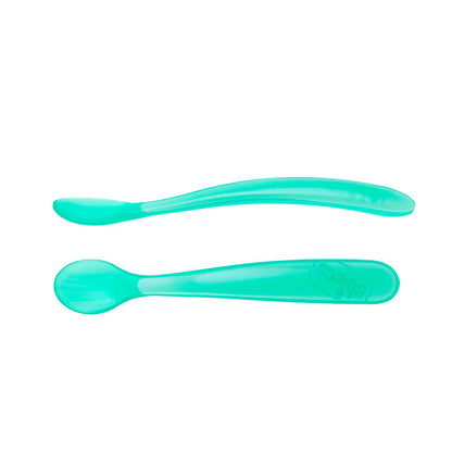 Chicco Cucchiaino Svezzamento in Silicone, Set 2 Cucchiai Morbidi per Neonati e Bambini, Delicati e Flessibili, con Impugnatura Ergonomica e Manico Lungo Curvato, 2 Pezzi - 6+ Mesi, Azzurro