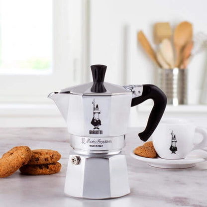 Bialetti Caffettiera Moka Express 18 Tazze, Manico anti scottatura, Non adatta a induzione, 18 Tazze (800 ml), Alluminio