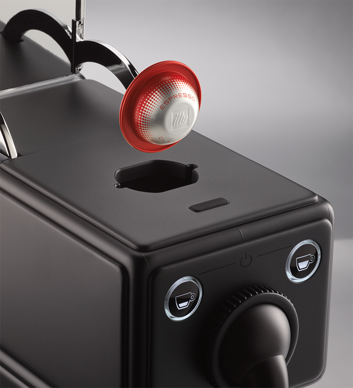 ILLY 60619 X3 Macchina da Caffè a Capsule X-CAPS, Colore Nero Opaco