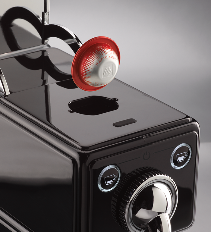 ILLY 60668 X3 Macchina da Caffè a Capsule X-CAPS, Colore Nero Lucido