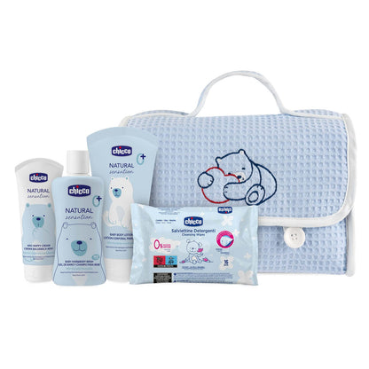 CHICCO Natural Sensation, Set per Cambio Pannolino e Bagnetto con Beauty Case in Cotone, Bagno Shampoo Senza Lacrime 200 ml, Crema Corpo 150 ml, Pasta Lenitiva 100 ml, Salviette Detergenti, Azzurro
