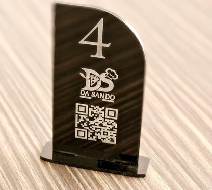 Segnatavolo Numerato in Plexiglass Lucido 80mm x h120mm per Ristotante Pizzeria | Segnatavoli Personalizzabili con Logo e Codice QR menù Digitale | Possibile Incisione Fronte-Retro