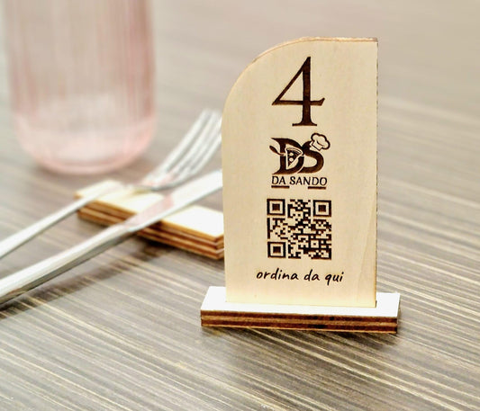 Segnatavolo Numerato in Legno 80mm x h120mm per Ristotante Pizzeria | Segnatavoli Personalizzabili con Logo e Codice QR menù Digitale | Incisione Fronte-Retro
