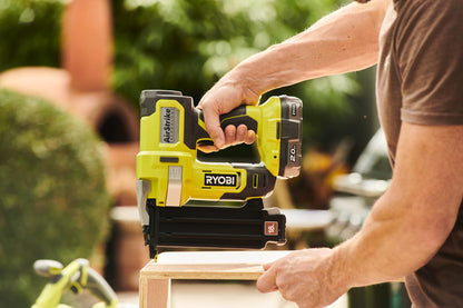 Ryobi R18GN18-0 Groppinatrice 18V ONE+, Tecnologia AirStrike, con Due Modalità d'Uso, Include una Leva di Rilascio per Groppini Inceppati, Groppini 18GA, Batteria Non Inclusa
