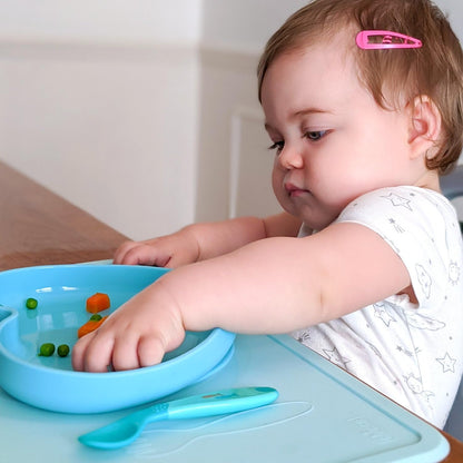 Chicco, Primo Cucchiaio, Cucchiaio Neonato per lo Svezzamento, Piccolo e Leggero, con Forma Angolata e Impugnatura Ergonomica per Imparare a Mangiare in Autonomia, Azzurro, per Bambini 8 Mesi+