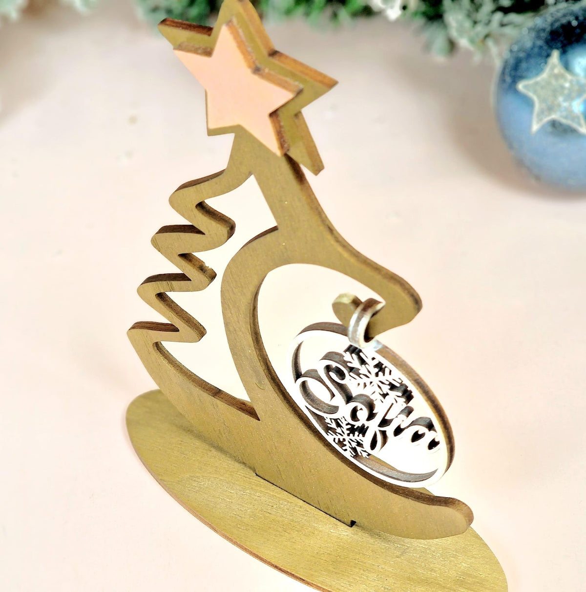 Alberello di Natale 20cm in Legno con Nome Personalizzabile su Pallina, Legno di Pioppo 4mm