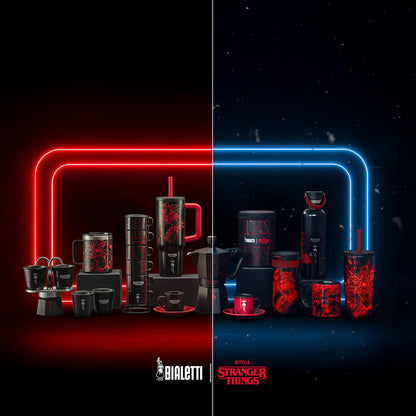 Bialetti Moka Express Stranger Things 6 Tazze, Pomolo Musicale con ricarica USB C, Non adatta ad induzione, 6 Tazze (270ml), Nero