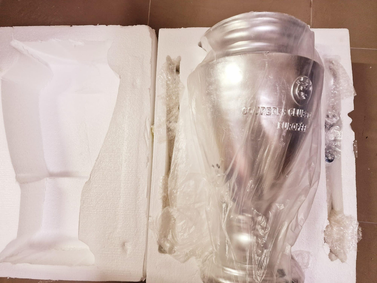 Trophée de la Ligue des Champions 2023 | Reproduction Trophée Coupe des Champions en Résine 77 cm avec Gravure des Equipes Gagnantes