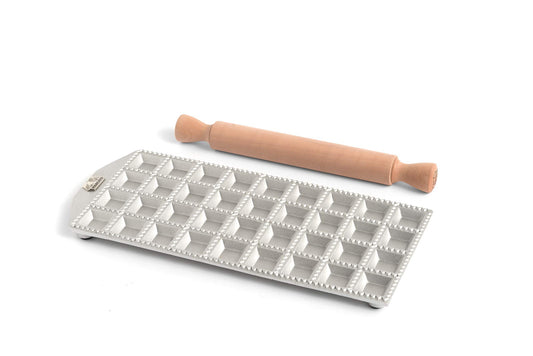Marcato Stampo per Ravioli, Macchina per Ravioli, Forme per Ravioli Fatti in Casa, Taglio Quadrato da 35 mm, Spazio per Ripieno Abbondante, Mattarello in Legno Incluso, Made in Italy.