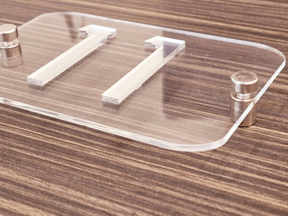 Targa con Numero Civico in Plexiglass Trasparente 15x10 cm, Numeri Specchiati per Esterno e Interno Moderno Elegante | Spessore 3mm. Distanziatori da 25mm Inclusi | Targa Civica di Design