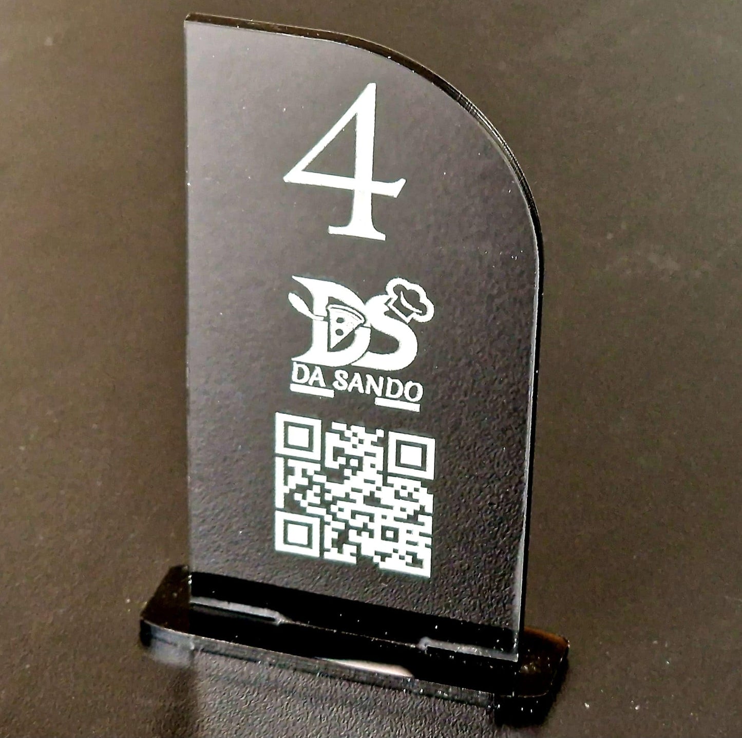 Segnatavolo Numerato in Plexiglass Lucido 80mm x h120mm per Ristotante Pizzeria | Segnatavoli Personalizzabili con Logo e Codice QR menù Digitale | Possibile Incisione Fronte-Retro