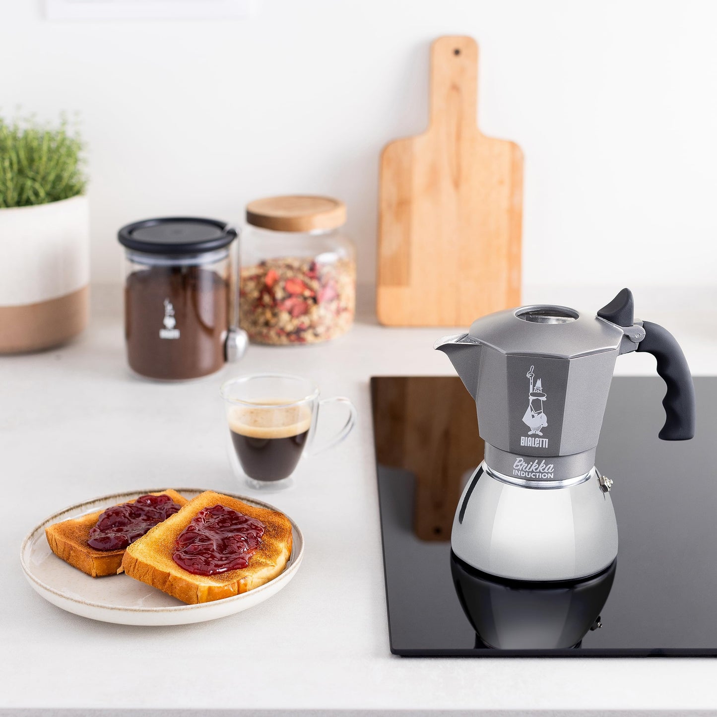 Bialetti Macchina da caffè a induzione Brikka, 4 tazze (170 ml), espresso stile bar, adatta a tutti i tipi di fornelli, design elegante