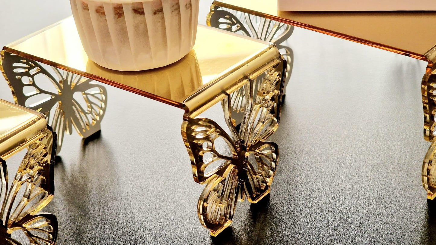 Set di 3 Alzatine Decorative con Farfalle, Base in Plexiglass Dorato o Trasparente, per Catering ed Esposizione | Alzate Originali per Eventi, Wedding, Comunione (Oro Specchiato)