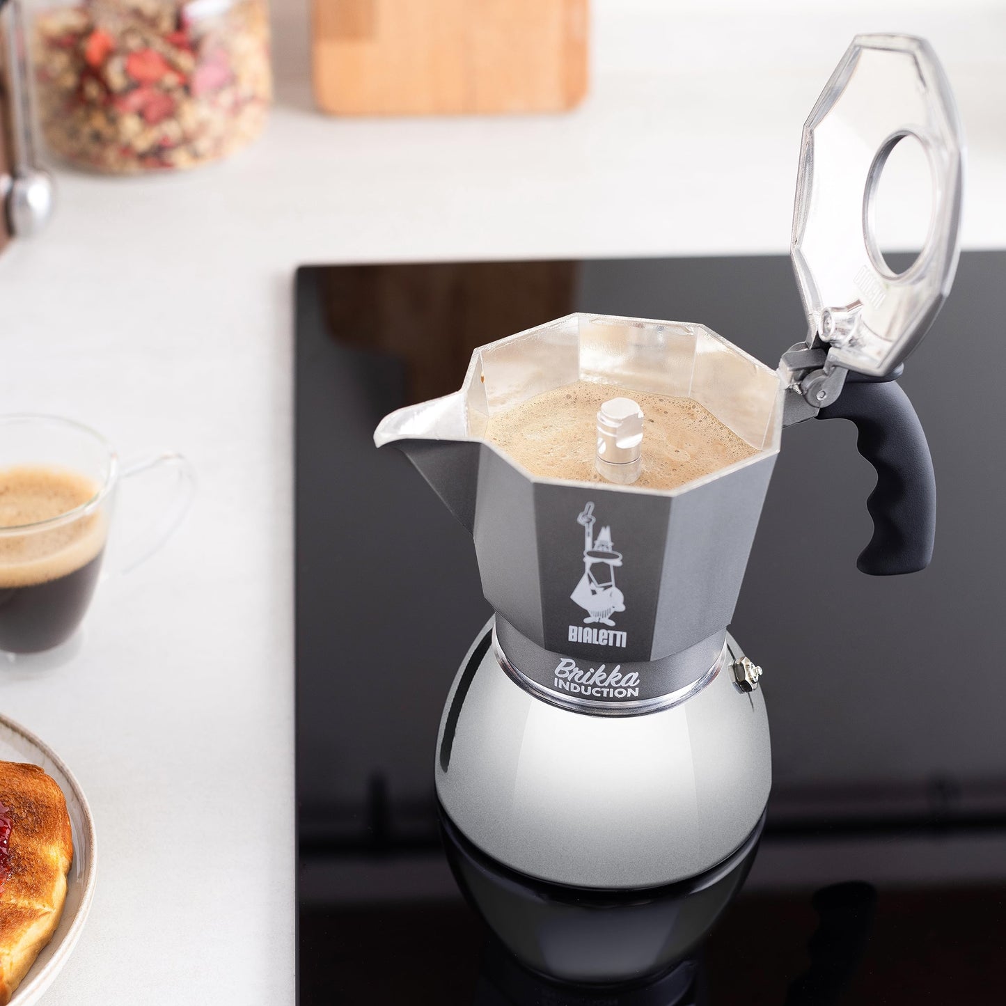 Bialetti Macchina da caffè a induzione Brikka, 4 tazze (170 ml), espresso stile bar, adatta a tutti i tipi di fornelli, design elegante
